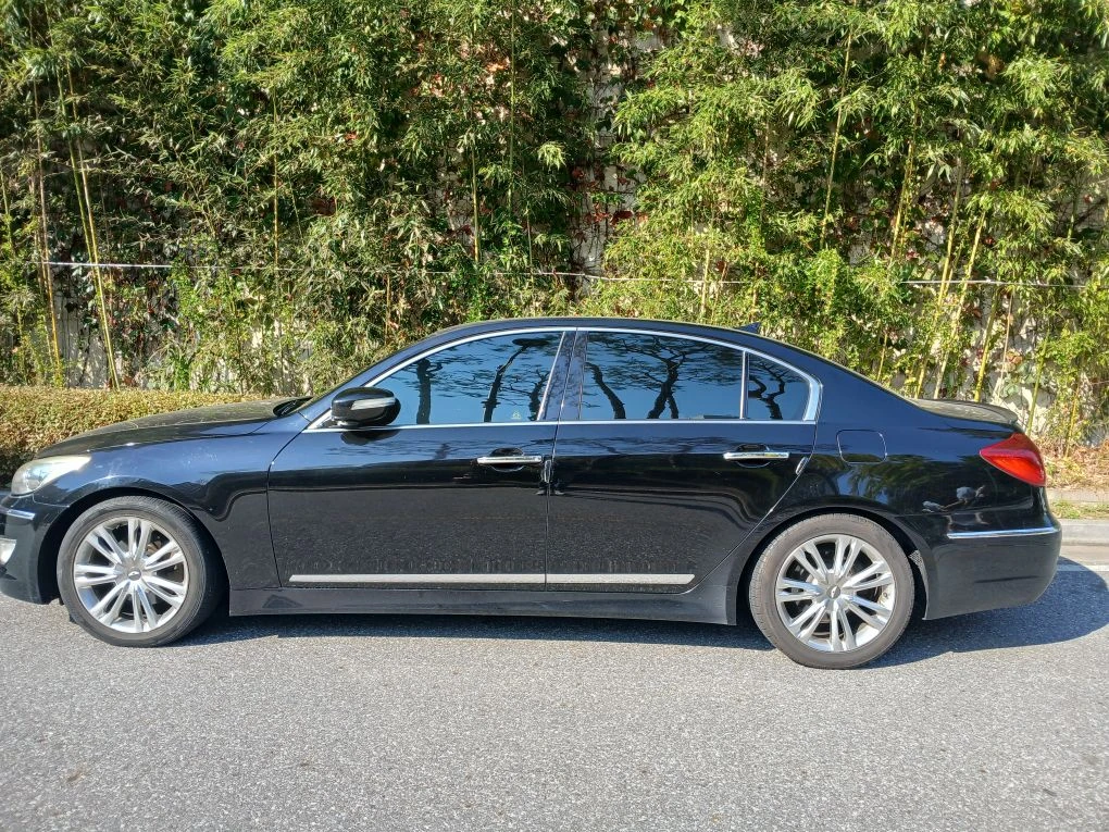 2011년식 제네시스 330 · 330,000km 실제 거래 차량